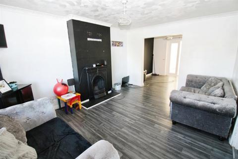 3 bedroom end of terrace house for sale, Corbridge Close, Hull