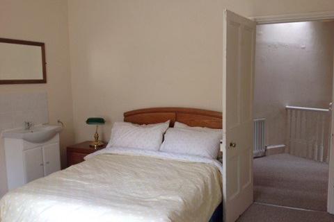 5 bedroom end of terrace house to rent, Queen Street, Cirencester, Gloucestershire, GL7