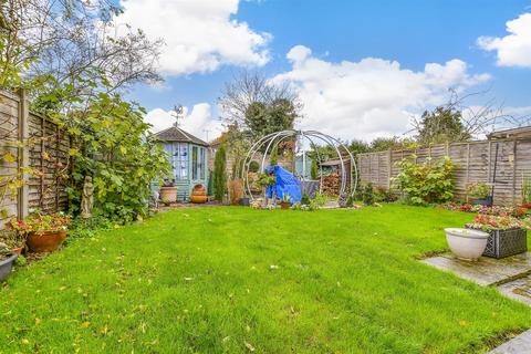 15 Chaplin Drive, Headcorn, Ashford, TN27 9TN
