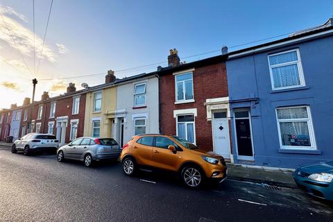 2 bedroom house to rent, Penhale Road, Portsmouth