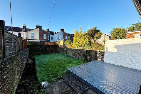 2 bedroom house to rent, Penhale Road, Portsmouth