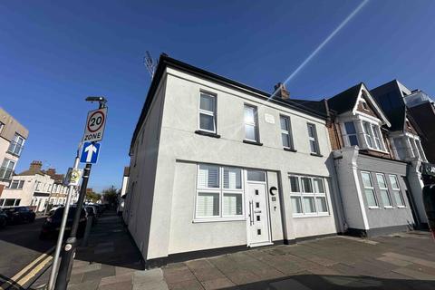 1 bedroom flat for sale, London Road, Essex SS0