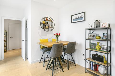 1 bedroom apartment for sale, Balham High Road, London, SW17