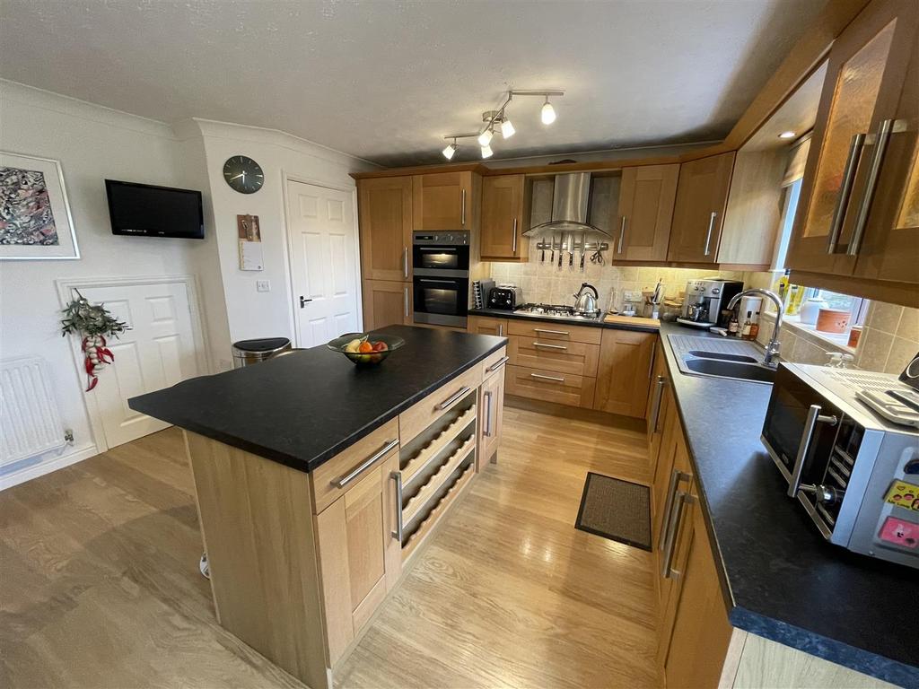 The Hawthorns, West Kyo, Stanley 3 bed detached house for sale £191,000