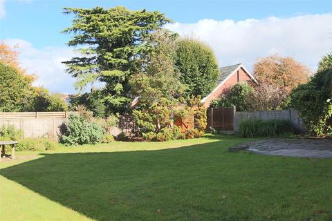 5 bedroom detached house to rent, Eaton Drive, Alderley Edge