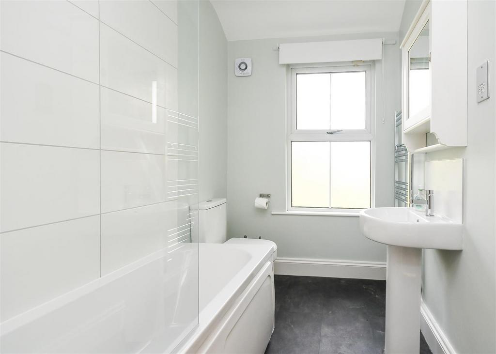 46 Belmont Road - Bathroom.jpg