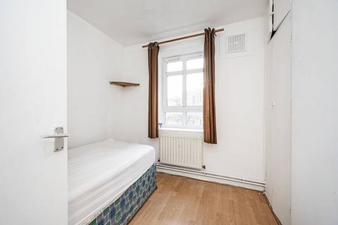 4 bedroom flat to rent, Retreat Place, South Hackney, London, E9