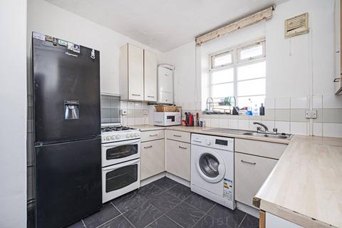 4 bedroom flat to rent, Retreat Place, South Hackney, London, E9