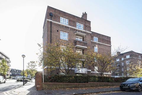 4 bedroom flat to rent, Retreat Place, South Hackney, London, E9