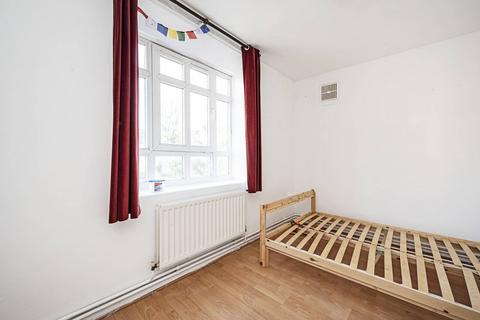 4 bedroom flat to rent, Retreat Place, South Hackney, London, E9