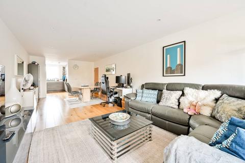 3 bedroom flat for sale, Gullivers Walk, Canada Water, SE8