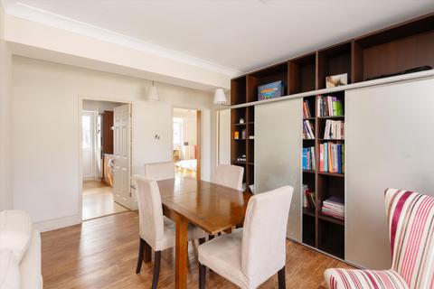 2 bedroom flat for sale, Gloucester Terrace, London, W2