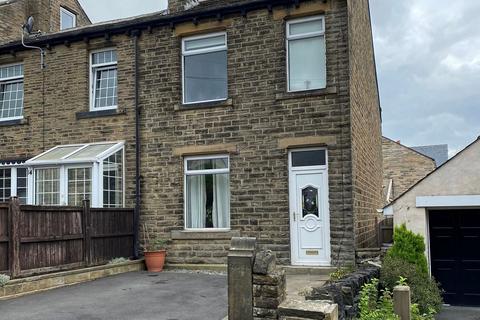 2 bedroom end of terrace house to rent, Hallas Road, Huddersfield HD8