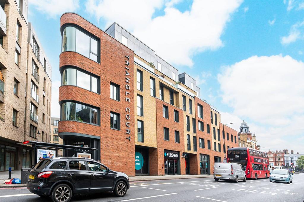 Triangle Court, Camberwell, London, SE5 2 bed flat to rent £2,850 pcm