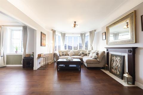 3 bedroom flat for sale, Girton House, Manor Fields, Putney