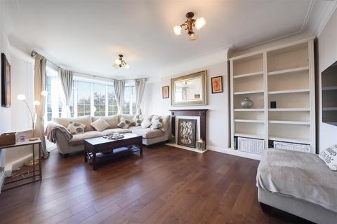 3 bedroom flat for sale, Girton House, Manor Fields, Putney