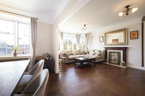 3 bedroom flat for sale, Girton House, Manor Fields, Putney