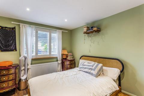 2 bedroom flat for sale, Carville Crescent, Brentford, London, TW8