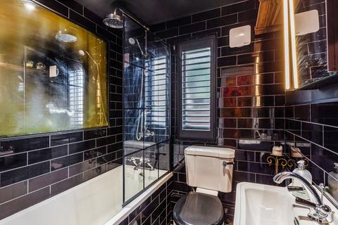 21 Carville Crescent, Brentford, TW8 9RB