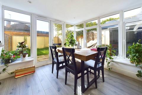 4 bedroom semi-detached house to rent, Oak Avenue, Hampton