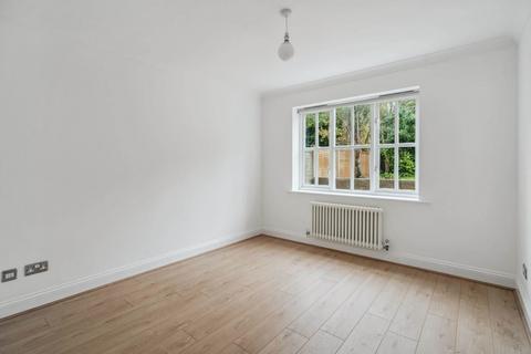 18 Malden Fields, Bushey, WD23 2QA