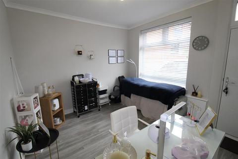 3 bedroom end of terrace house for sale, Avondale Street, Bolton