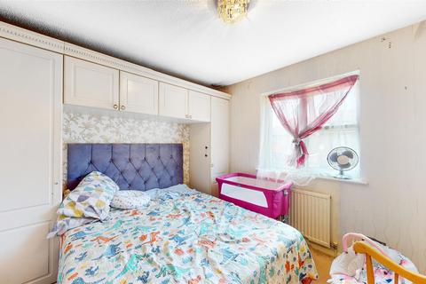 2 bedroom semi-detached house for sale, Burdetts Road, Essex RM9