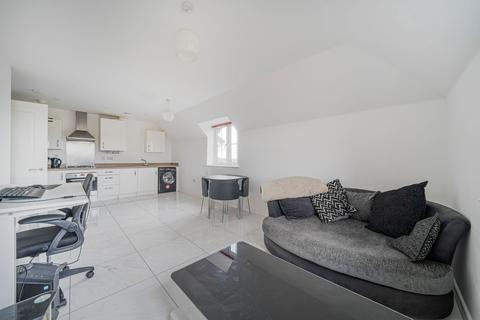 35 Observer Point Road, Overton, Basingstoke, RG25 3FA