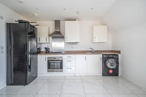 35 Observer Point Road, Overton, Basingstoke, RG25 3FA