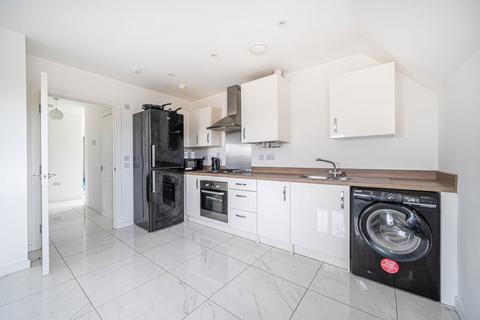35 Observer Point Road, Overton, Basingstoke, RG25 3FA