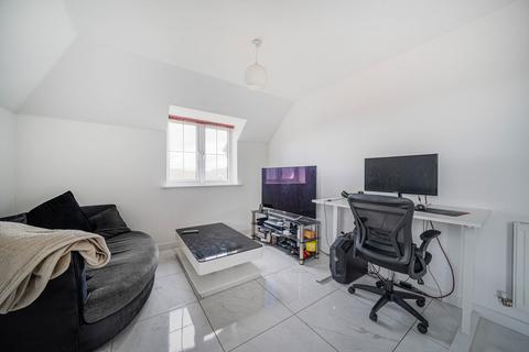 35 Observer Point Road, Overton, Basingstoke, RG25 3FA