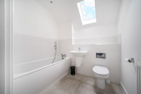 35 Observer Point Road, Overton, Basingstoke, RG25 3FA