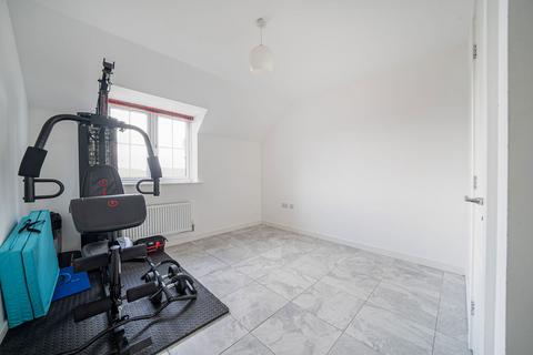 35 Observer Point Road, Overton, Basingstoke, RG25 3FA