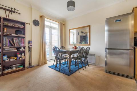 2 bedroom flat for sale, Aylesbury,  Buckinghamshire,  HP19