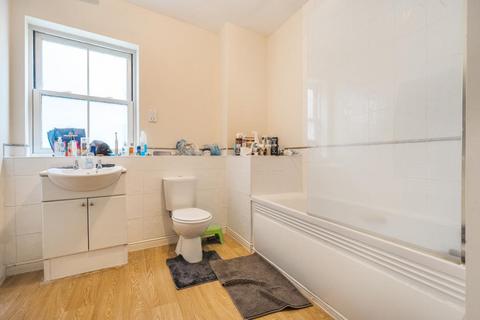 2 bedroom flat for sale, Aylesbury,  Buckinghamshire,  HP19