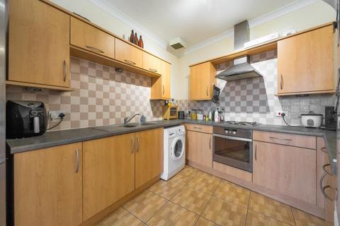 2 bedroom flat for sale, Aylesbury,  Buckinghamshire,  HP19