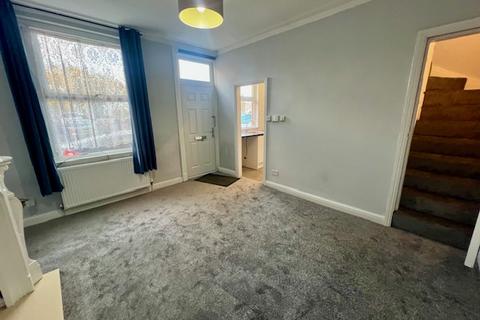 2 bedroom terraced house to rent, Garnet Place, Leeds LS11