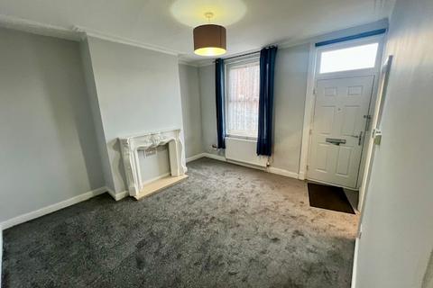 2 bedroom terraced house to rent, Garnet Place, Leeds LS11