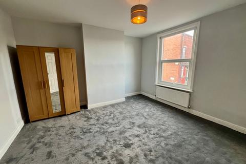 2 bedroom terraced house to rent, Garnet Place, Leeds LS11