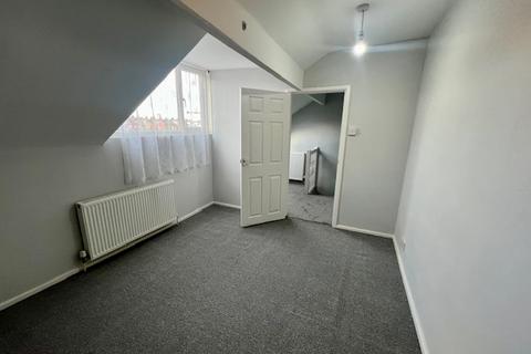 2 bedroom terraced house to rent, Garnet Place, Leeds LS11