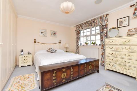 37 Abinger Drive, Redhill, RH1 6SZ