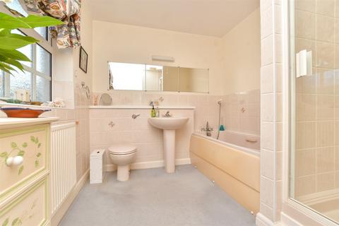 37 Abinger Drive, Redhill, RH1 6SZ