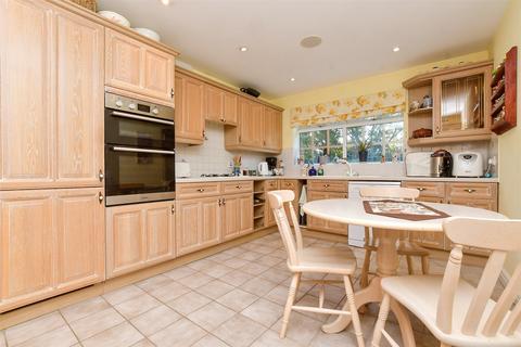 37 Abinger Drive, Redhill, RH1 6SZ
