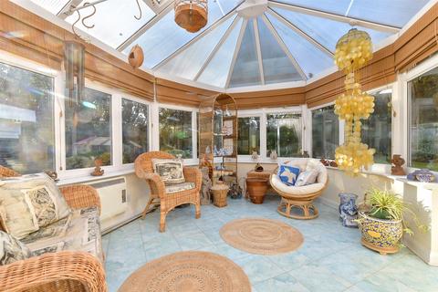 37 Abinger Drive, Redhill, RH1 6SZ
