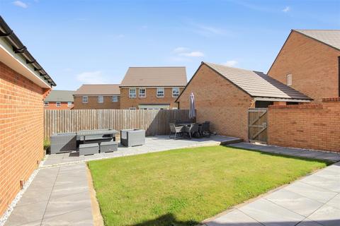 3 bedroom detached house for sale, Mackintosh Drive, Earls Barton NN6