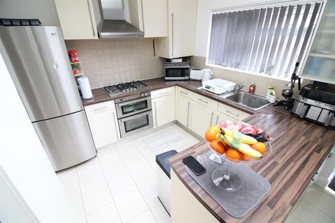 1 bedroom flat to rent, Kingsbridge Crescent, Southall