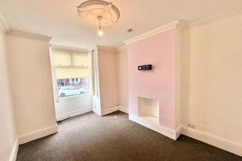 15 Athlone Terrace, Leeds, LS12 1UA