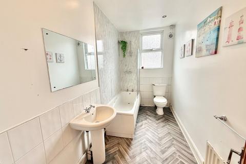 15 Athlone Terrace, Leeds, LS12 1UA