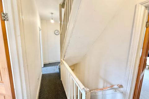 15 Athlone Terrace, Leeds, LS12 1UA