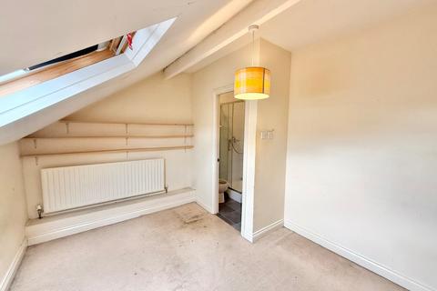 15 Athlone Terrace, Leeds, LS12 1UA